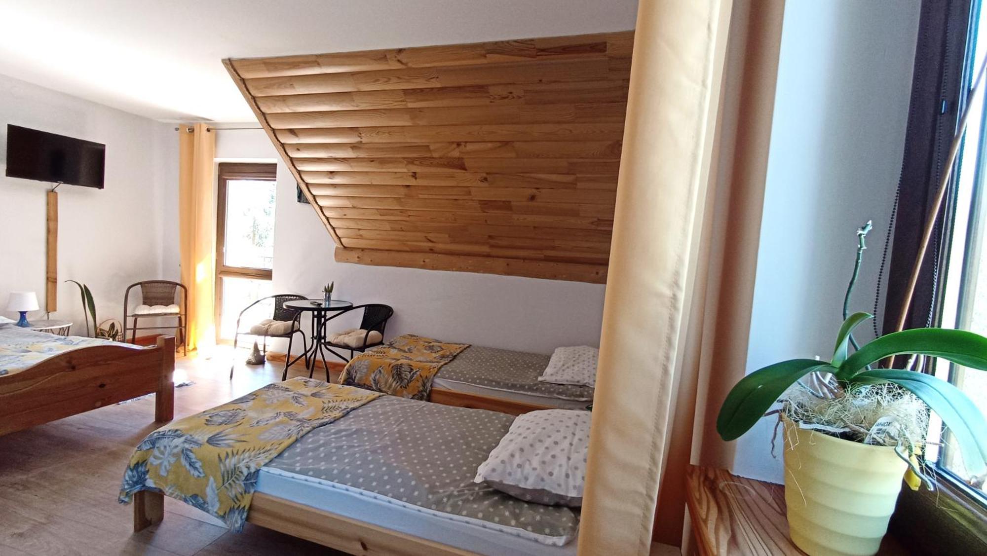 ルトビスカ Zacisze Drwalaゲストハウス 部屋 写真